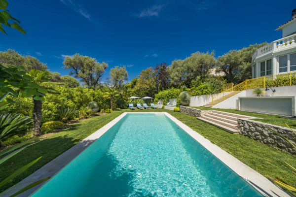 villa in Cap d'Antibes : Rent this 6 bedroom  villa in a quiet area on the cap d'Antibes, walking distance to Juan les Pins. - Photo 34