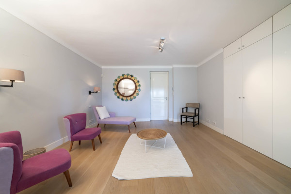 villa in Cap d'Antibes : Rent this 6 bedroom  villa in a quiet area on the cap d'Antibes, walking distance to Juan les Pins. - Photo 17