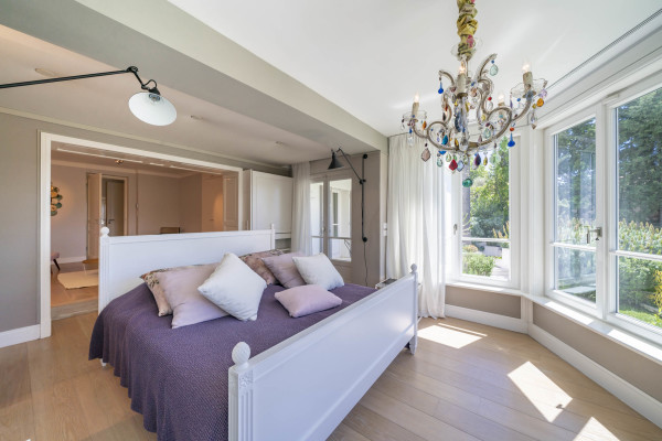 villa in Cap d'Antibes : Rent this 6 bedroom  villa in a quiet area on the cap d'Antibes, walking distance to Juan les Pins. - Photo 18