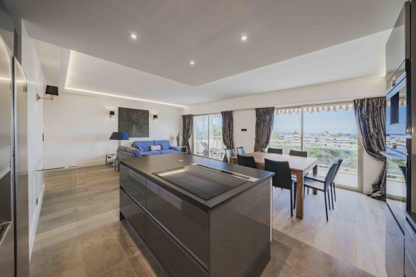 apartment in Cannes : Rent beautiful contemporary 3 bedroom apartment - Photo 8
