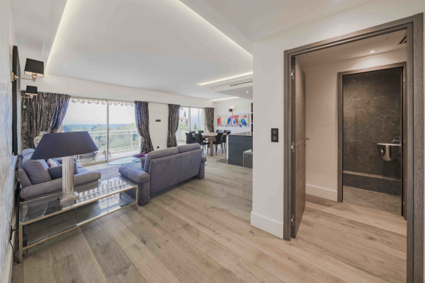 apartment in Cannes : Rent beautiful contemporary 3 bedroom apartment - Photo 10