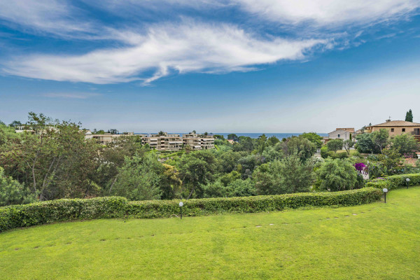 apartment in Cannes : Rent beautiful contemporary 3 bedroom apartment - Photo 0