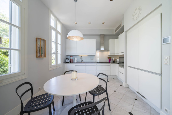 villa in Cap d'Antibes : Rent this 6 bedroom  villa in a quiet area on the cap d'Antibes, walking distance to Juan les Pins. - Photo 16