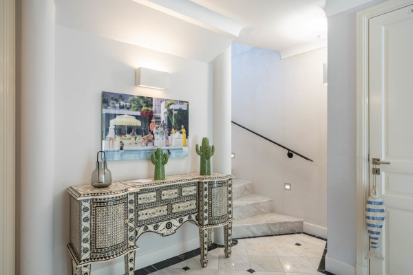 villa in Cap d'Antibes : Rent this 6 bedroom  villa in a quiet area on the cap d'Antibes, walking distance to Juan les Pins. - Photo 6