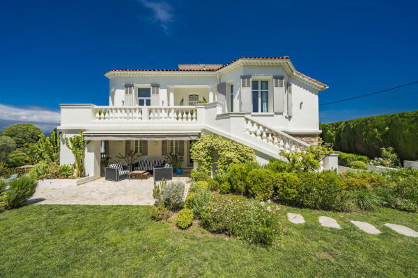 villa in Cap d'Antibes : Rent this 6 bedroom  villa in a quiet area on the cap d'Antibes, walking distance to Juan les Pins. - Photo 0