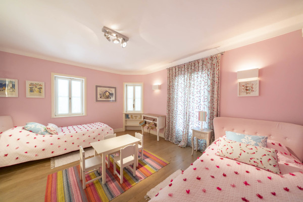 villa in Cap d'Antibes : Rent this 6 bedroom  villa in a quiet area on the cap d'Antibes, walking distance to Juan les Pins. - Photo 29