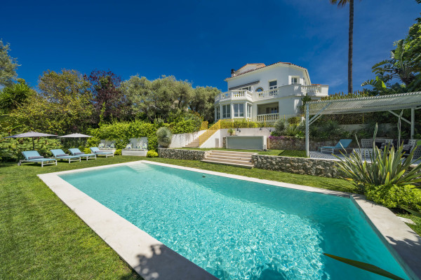 villa in Cap d'Antibes : Rent this 6 bedroom  villa in a quiet area on the cap d'Antibes, walking distance to Juan les Pins. - Photo 1