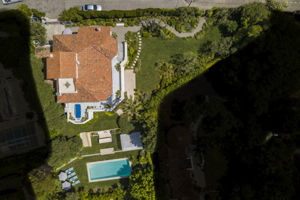 villa in Cap d'Antibes : Rent this 6 bedroom  villa in a quiet area on the cap d'Antibes, walking distance to Juan les Pins. - Photo 39