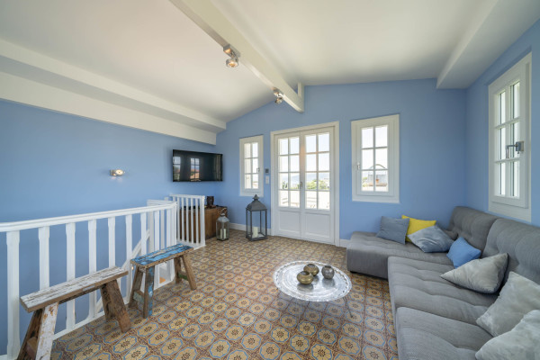 villa in Cap d'Antibes : Rent this 6 bedroom  villa in a quiet area on the cap d'Antibes, walking distance to Juan les Pins. - Photo 13