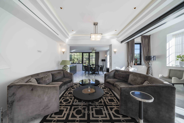 villa in Cannes : Rent beautiful modern villa in the lower Californie area of Cannes - Photo 3