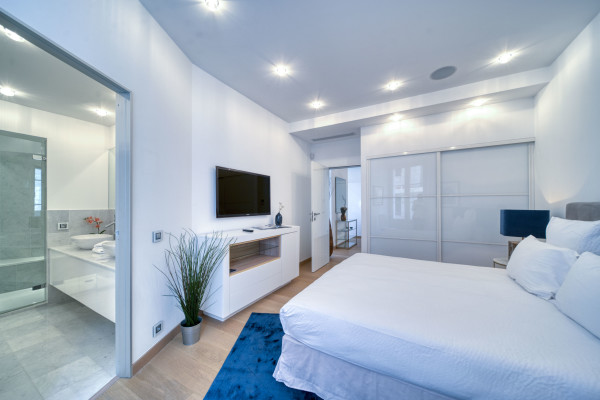 apartment in Cannes : Rent an incredible 3-bedroom apartment in front of Palais des Festivals - Photo 9