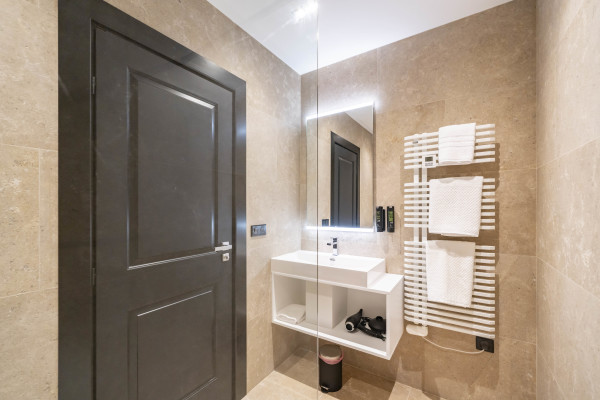 apartment in Cannes : Rent modern 5 bedroom apartment facing the Palais de Festival - Photo 25
