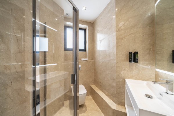 apartment in Cannes : Rent modern 5 bedroom apartment facing the Palais de Festival - Photo 21
