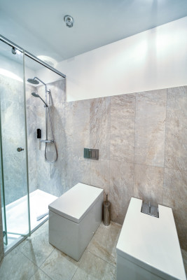 apartment in Cannes : Rent an incredible 3-bedroom apartment in front of Palais des Festivals - Photo 17