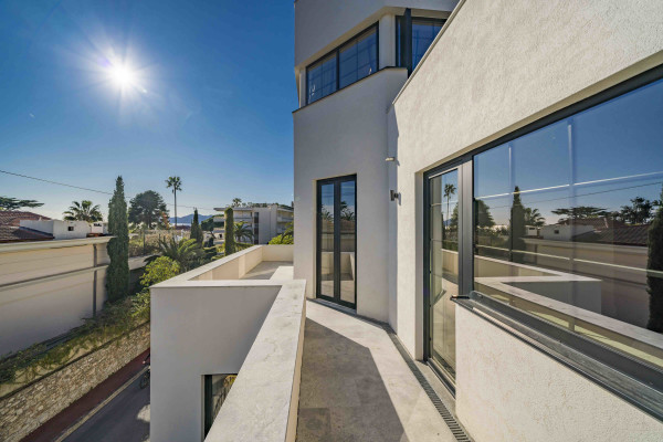 villa in Cannes : Rent beautiful modern villa in the lower Californie area of Cannes - Photo 18