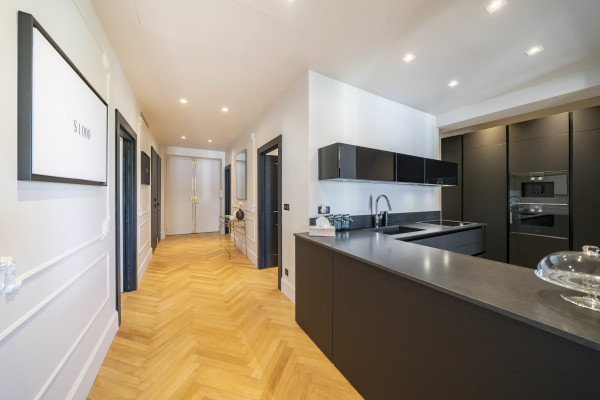 apartment in Cannes : Rent modern 5 bedroom apartment facing the Palais de Festival - Photo 1