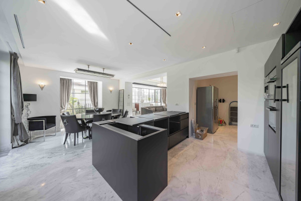villa in Cannes : Rent beautiful modern villa in the lower Californie area of Cannes - Photo 9