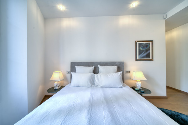apartment in Cannes : Rent an incredible 3-bedroom apartment in front of Palais des Festivals - Photo 12
