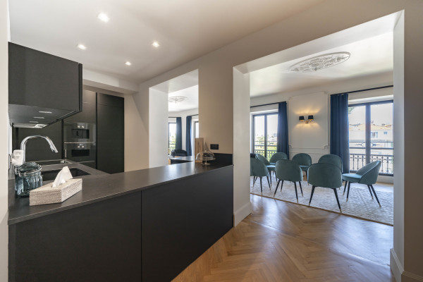 apartment in Cannes : Rent modern 5 bedroom apartment facing the Palais de Festival - Photo 2