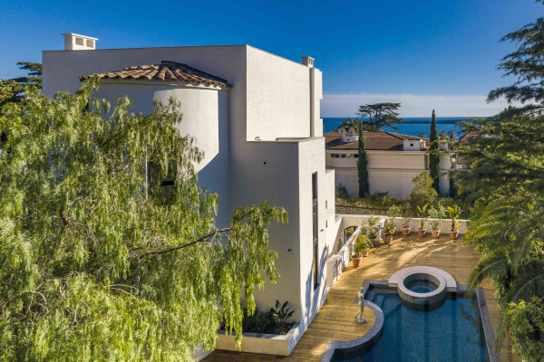 villa in Cannes : Rent beautiful modern villa in the lower Californie area of Cannes - Photo 1