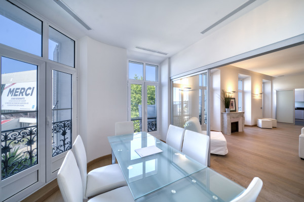 apartment in Cannes : Rent an incredible 3-bedroom apartment in front of Palais des Festivals - Photo 3