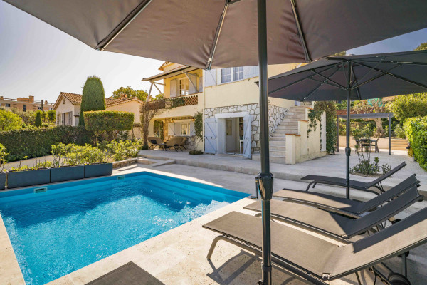 villa in Antibes : Rent beautiful 4 bedroom villa situated in a quiet residential area in Antibes - Photo 39