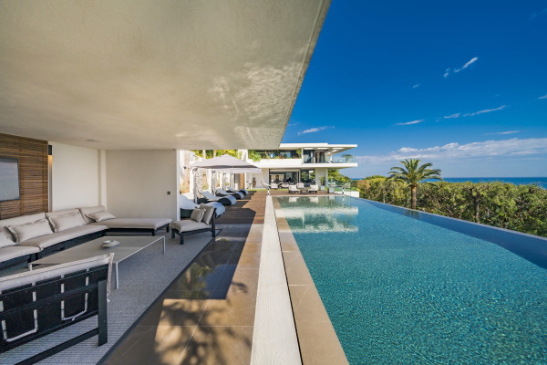 villa in Cannes : Rent one of Cannes most stunning Villas, Ultra Modern 8 bedroom mansion in the hills of Cannes close to the Croisette and the beaches - Photo 53