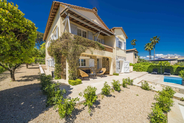 villa in Antibes : Rent beautiful 4 bedroom villa situated in a quiet residential area in Antibes - Photo 40