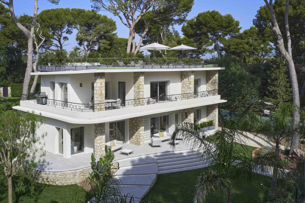 villa in Cap d'Antibes : Rent this brand new villa with a sea view on the cap d'Antibes. - Photo 1