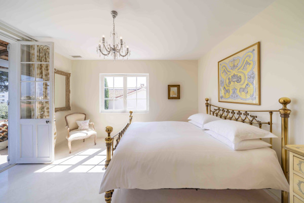 villa in Antibes : Rent beautiful 4 bedroom villa situated in a quiet residential area in Antibes - Photo 24