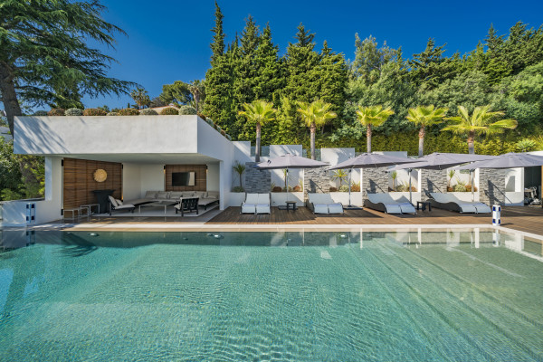 villa in Cannes : Rent one of Cannes most stunning Villas, Ultra Modern 8 bedroom mansion in the hills of Cannes close to the Croisette and the beaches - Photo 9