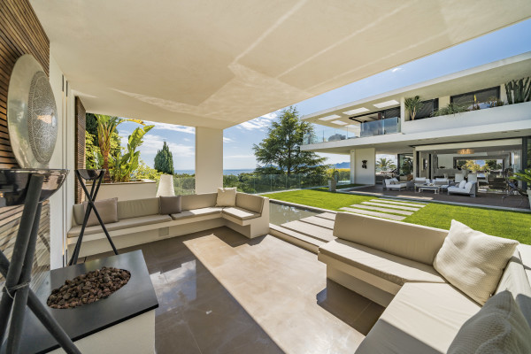 villa in Cannes : Rent one of Cannes most stunning Villas, Ultra Modern 8 bedroom mansion in the hills of Cannes close to the Croisette and the beaches - Photo 28