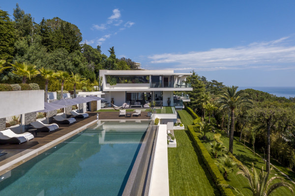 villa in Cannes : Rent one of Cannes most stunning Villas, Ultra Modern 8 bedroom mansion in the hills of Cannes close to the Croisette and the beaches - Photo 1
