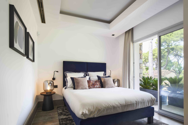 villa in Cap d'Antibes : Rent this brand new villa with a sea view on the cap d'Antibes. - Photo 21