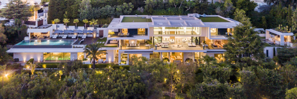 villa in Cannes : Rent one of Cannes most stunning Villas, Ultra Modern 8 bedroom mansion in the hills of Cannes close to the Croisette and the beaches - Photo 66