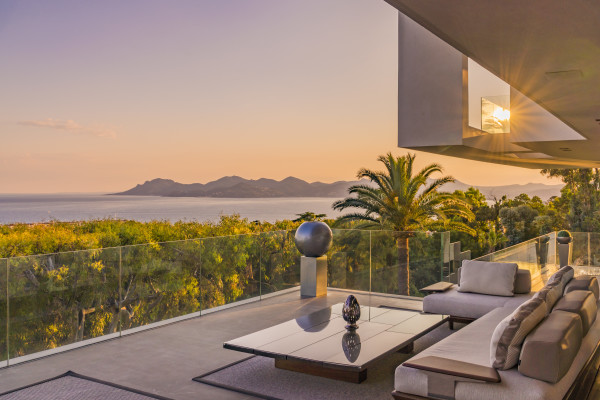 villa in Cannes : Rent one of Cannes most stunning Villas, Ultra Modern 8 bedroom mansion in the hills of Cannes close to the Croisette and the beaches - Photo 62
