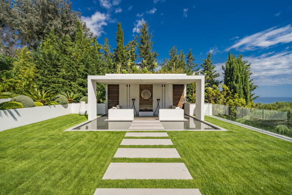 villa in Cannes : Rent one of Cannes most stunning Villas, Ultra Modern 8 bedroom mansion in the hills of Cannes close to the Croisette and the beaches - Photo 51