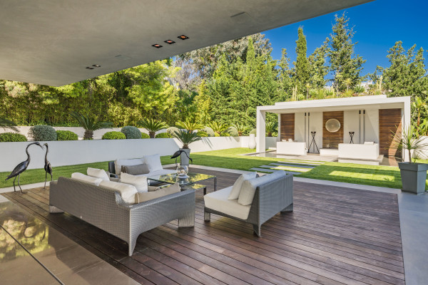 villa in Cannes : Rent one of Cannes most stunning Villas, Ultra Modern 8 bedroom mansion in the hills of Cannes close to the Croisette and the beaches - Photo 32