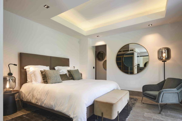 villa in Cap d'Antibes : Rent this brand new villa with a sea view on the cap d'Antibes. - Photo 18