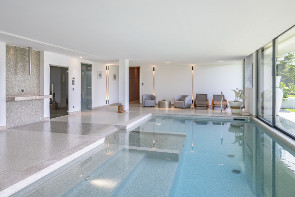 villa in Cannes : Rent one of Cannes most stunning Villas, Ultra Modern 8 bedroom mansion in the hills of Cannes close to the Croisette and the beaches - Photo 48