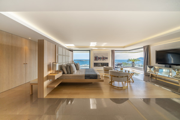 villa in Cannes : Rent one of Cannes most stunning Villas, Ultra Modern 8 bedroom mansion in the hills of Cannes close to the Croisette and the beaches - Photo 22