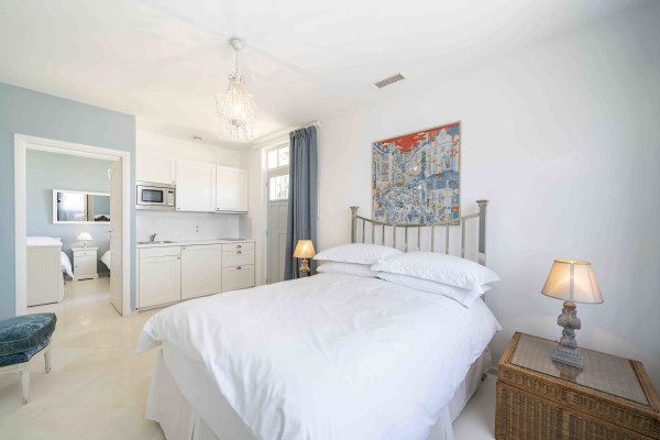villa in Antibes : Rent beautiful 4 bedroom villa situated in a quiet residential area in Antibes - Photo 30