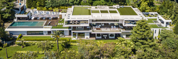 villa in Cannes : Rent one of Cannes most stunning Villas, Ultra Modern 8 bedroom mansion in the hills of Cannes close to the Croisette and the beaches - Photo 7