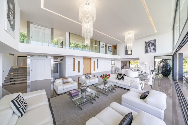 villa in Cannes : Rent one of Cannes most stunning Villas, Ultra Modern 8 bedroom mansion in the hills of Cannes close to the Croisette and the beaches - Photo 19