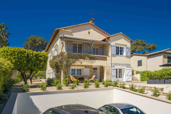villa in Antibes : Rent beautiful 4 bedroom villa situated in a quiet residential area in Antibes - Photo 1