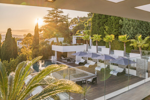 villa in Cannes : Rent one of Cannes most stunning Villas, Ultra Modern 8 bedroom mansion in the hills of Cannes close to the Croisette and the beaches - Photo 61