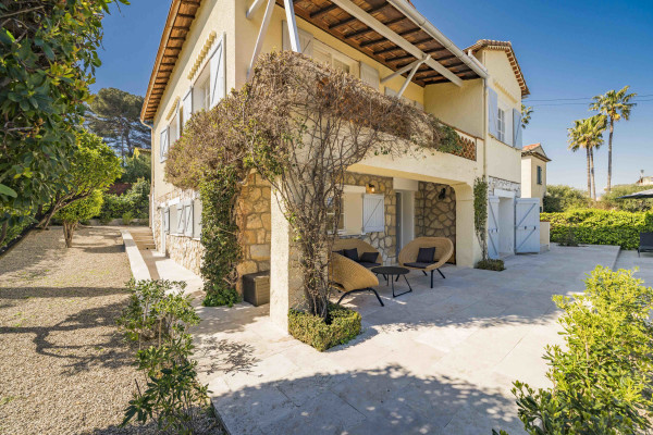 villa in Antibes : Rent beautiful 4 bedroom villa situated in a quiet residential area in Antibes - Photo 33