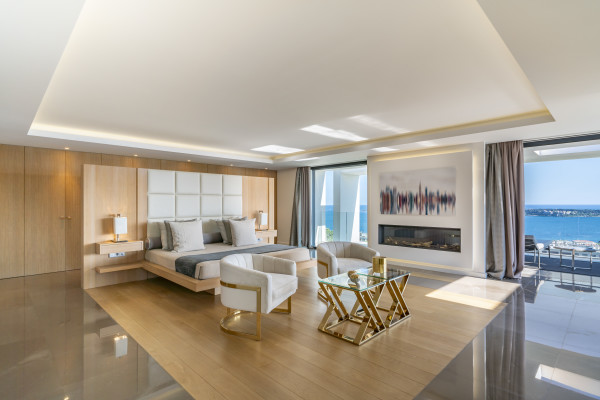 villa in Cannes : Rent one of Cannes most stunning Villas, Ultra Modern 8 bedroom mansion in the hills of Cannes close to the Croisette and the beaches - Photo 23