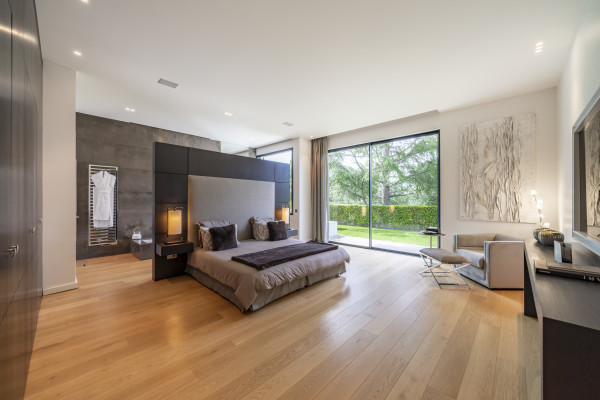 villa in Cannes : Rent one of Cannes most stunning Villas, Ultra Modern 8 bedroom mansion in the hills of Cannes close to the Croisette and the beaches - Photo 36