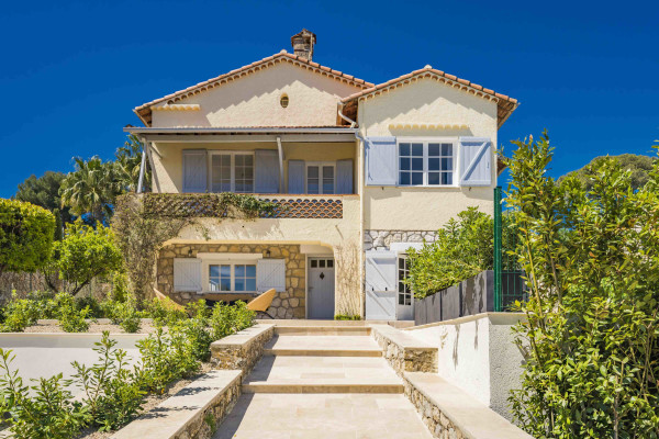 villa in Antibes : Rent beautiful 4 bedroom villa situated in a quiet residential area in Antibes - Photo 0